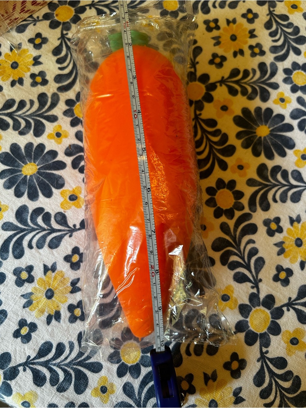 Jumbo Slow Rising Squishy Carrot & Pineapple Stress Relief Sensory Set - Picture 3 of 4